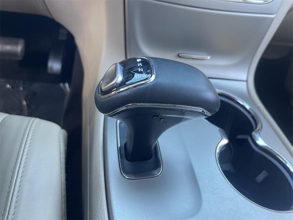 used 2015 Jeep Grand Cherokee car, priced at $12,490