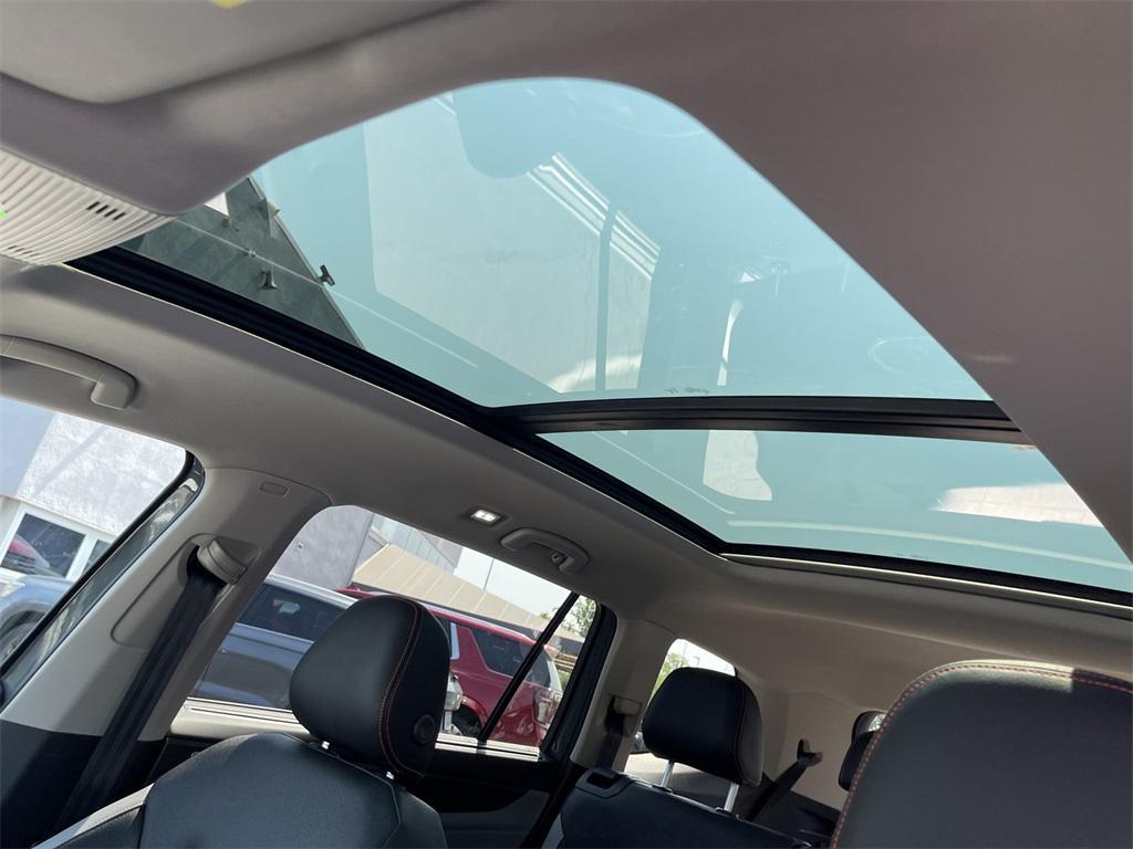 new 2025 Volkswagen Atlas car, priced at $47,014