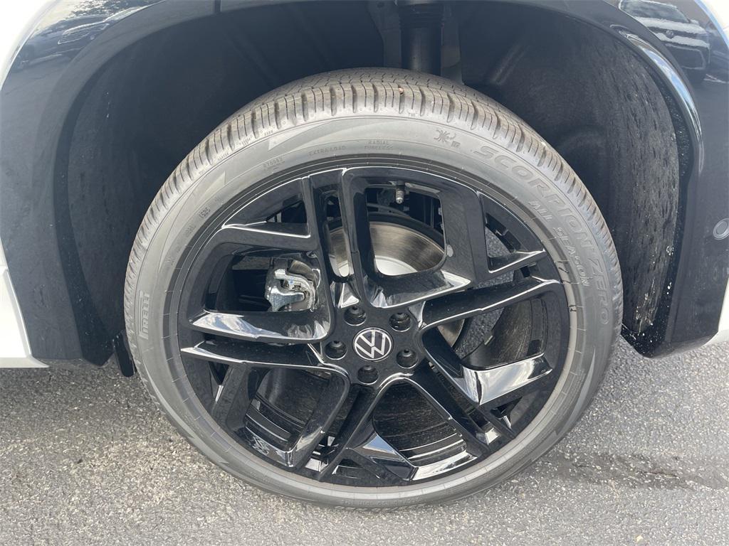 new 2025 Volkswagen Tiguan car, priced at $37,582