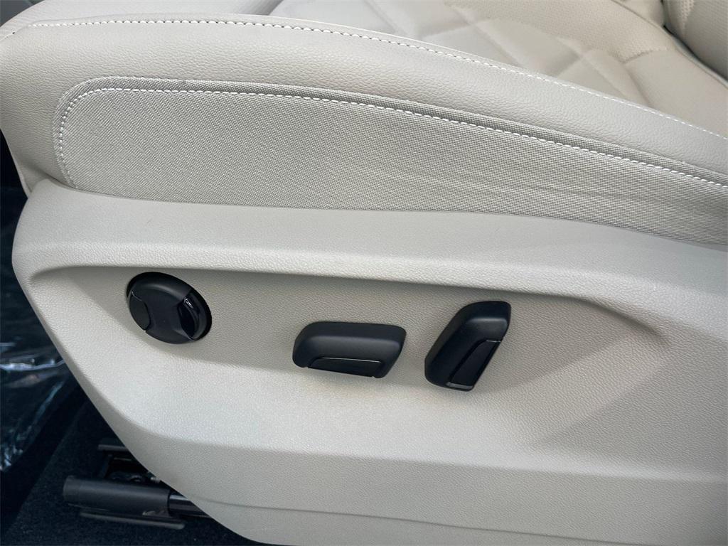 new 2026 Volkswagen Atlas car, priced at $40,133