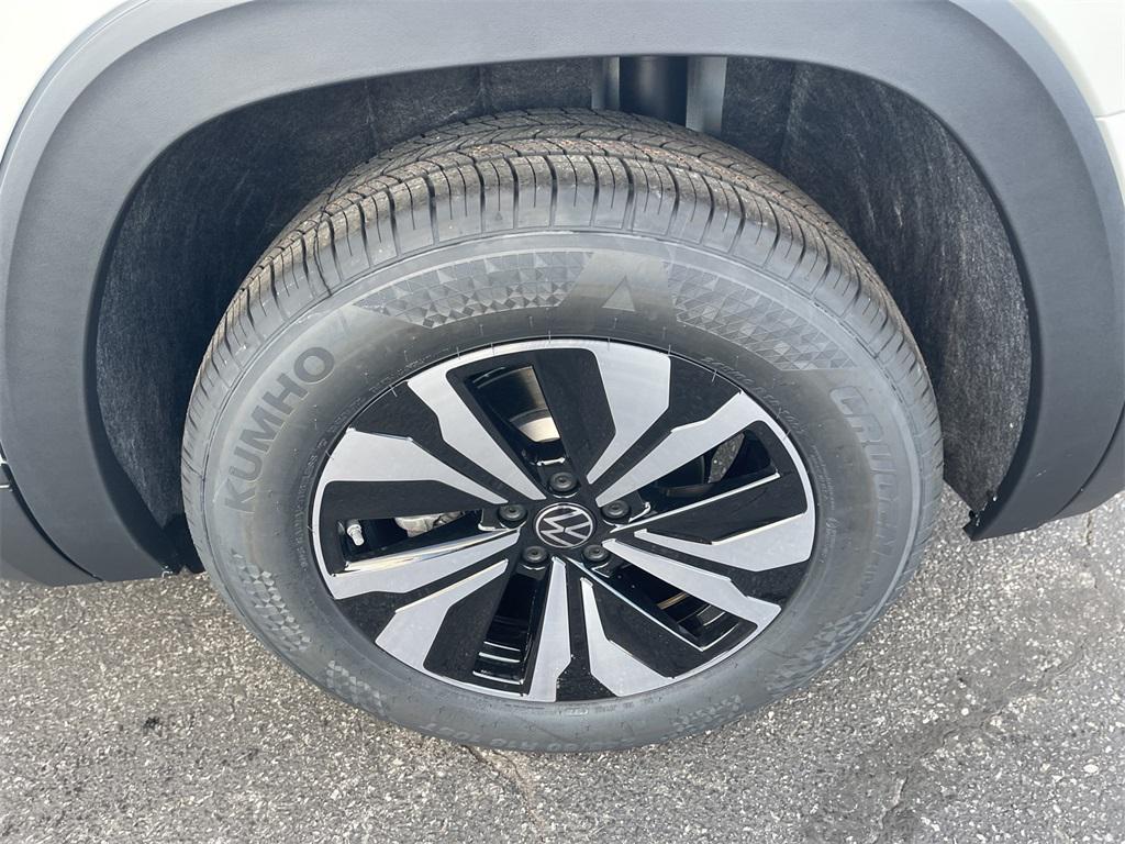 new 2026 Volkswagen Atlas car, priced at $40,133