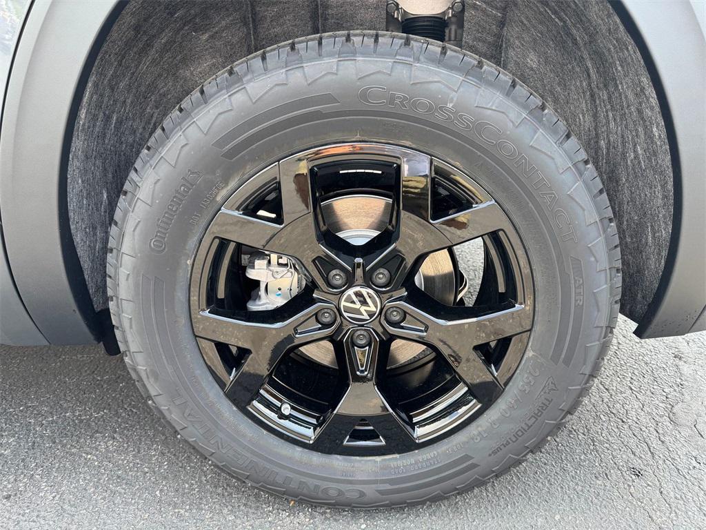 new 2025 Volkswagen Atlas car, priced at $46,689