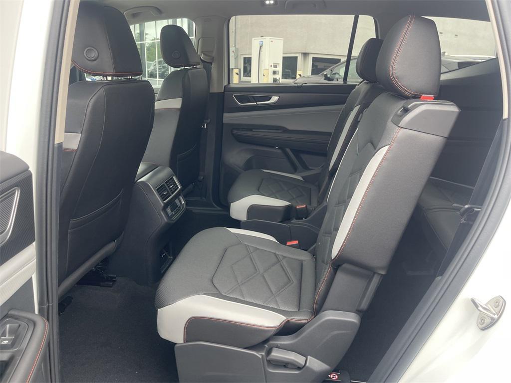new 2025 Volkswagen Atlas car, priced at $47,175
