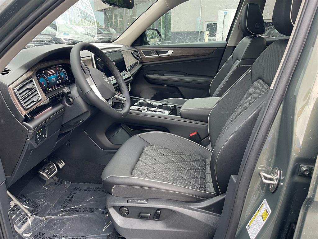new 2025 Volkswagen Atlas car, priced at $53,048
