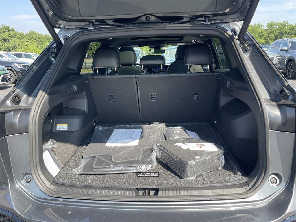 new 2025 Volkswagen Tiguan car, priced at $37,645