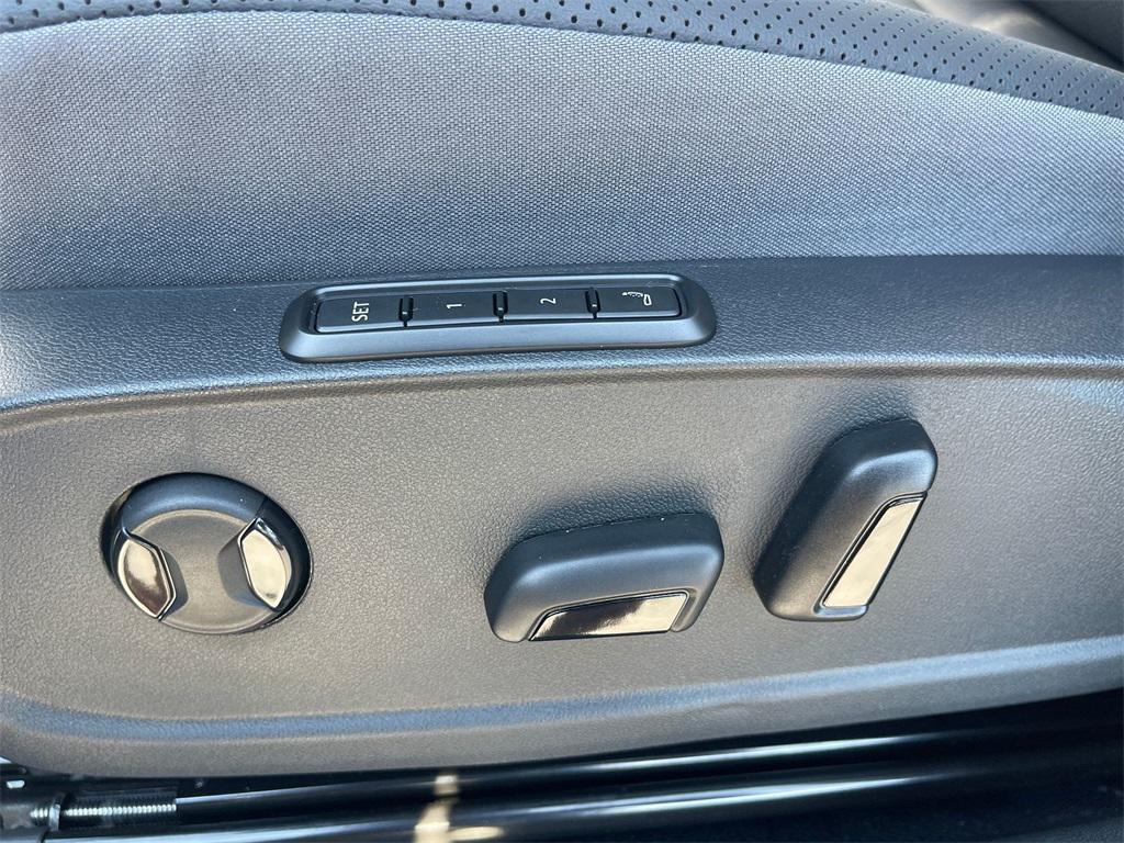 new 2025 Volkswagen ID.4 car, priced at $54,041