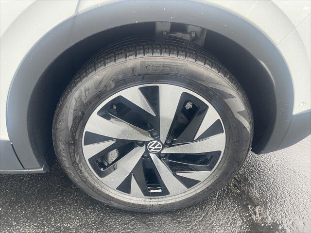 new 2025 Volkswagen ID.4 car, priced at $45,635