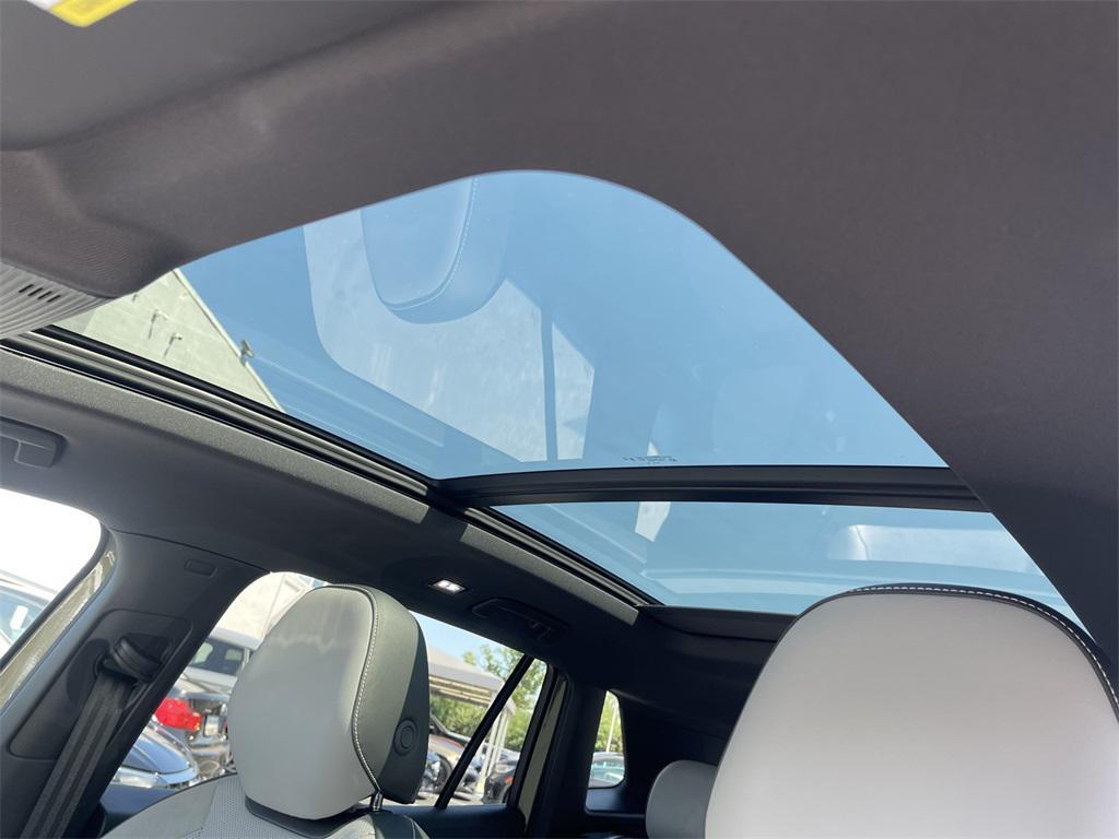 new 2025 Volkswagen Tiguan car, priced at $39,189