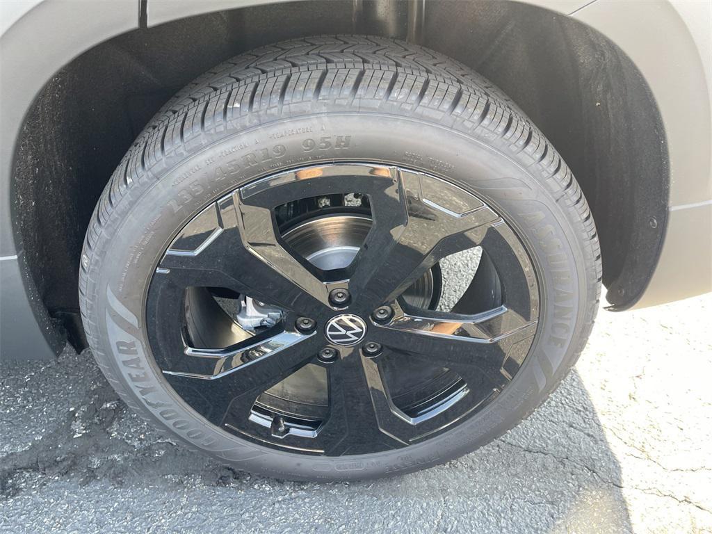 new 2025 Volkswagen Taos car, priced at $35,214