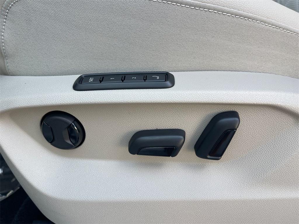 new 2025 Volkswagen Atlas car, priced at $53,521