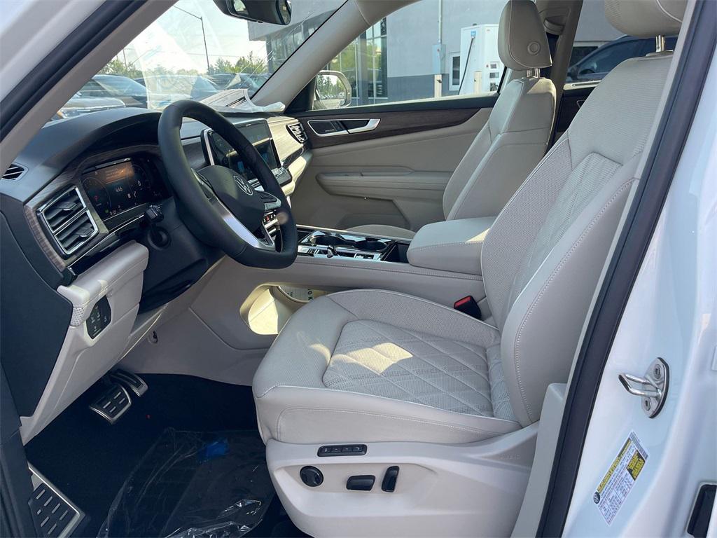 new 2025 Volkswagen Atlas car, priced at $53,521