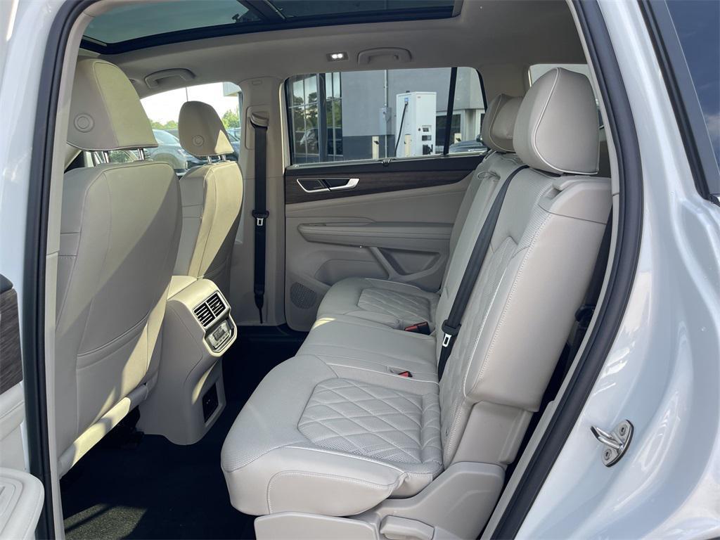 new 2025 Volkswagen Atlas car, priced at $53,521