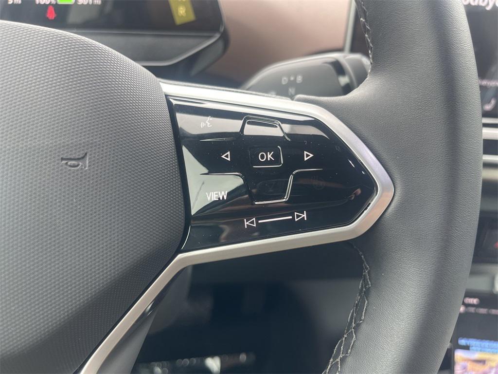 new 2025 Volkswagen ID.4 car, priced at $47,410