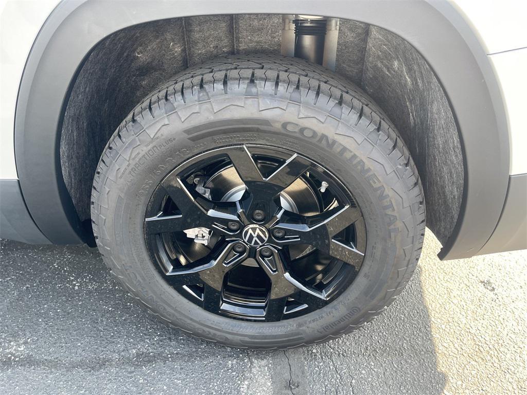 new 2025 Volkswagen Atlas car, priced at $46,002