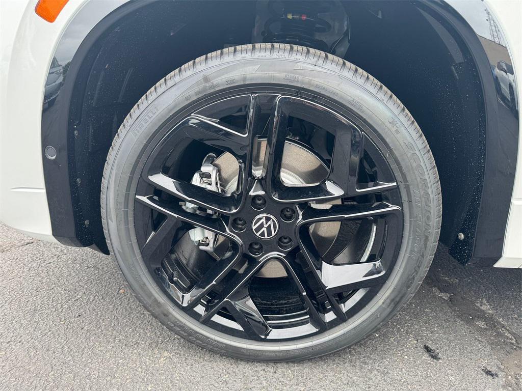 new 2025 Volkswagen Tiguan car, priced at $37,565