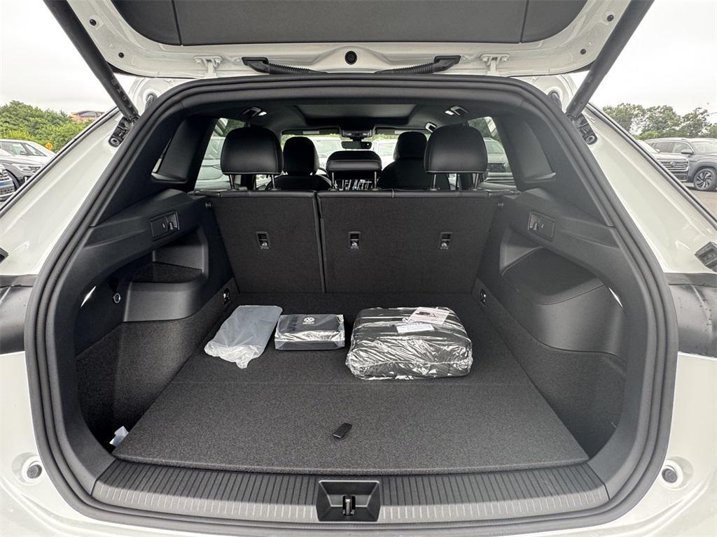 new 2025 Volkswagen Tiguan car, priced at $37,565