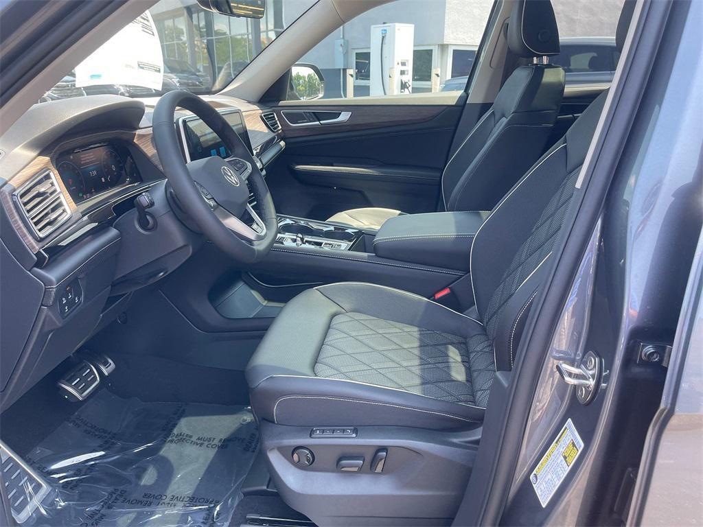 new 2025 Volkswagen Atlas car, priced at $53,084