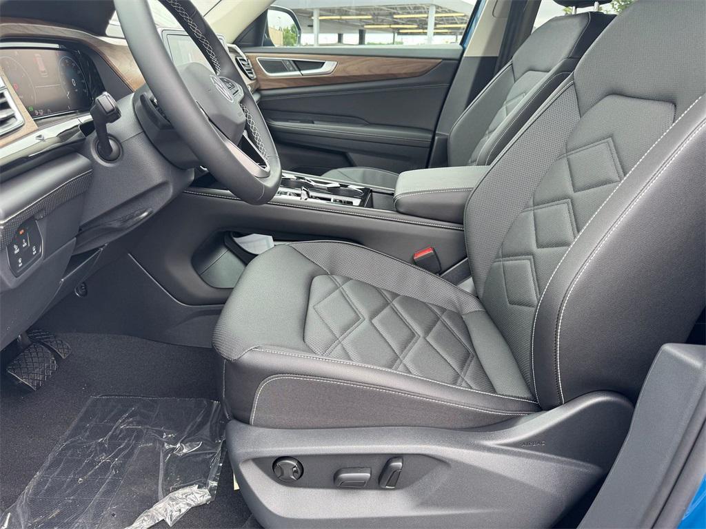 new 2025 Volkswagen Atlas car, priced at $44,648