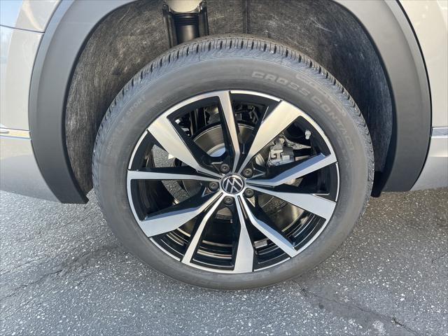 new 2025 Volkswagen Atlas car, priced at $53,988