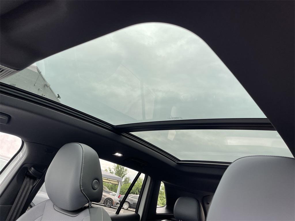 new 2025 Volkswagen Tiguan car, priced at $37,582