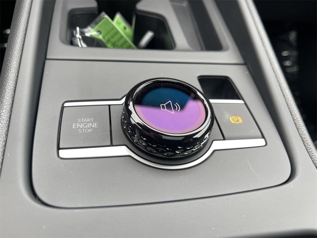 new 2025 Volkswagen Tiguan car, priced at $38,082