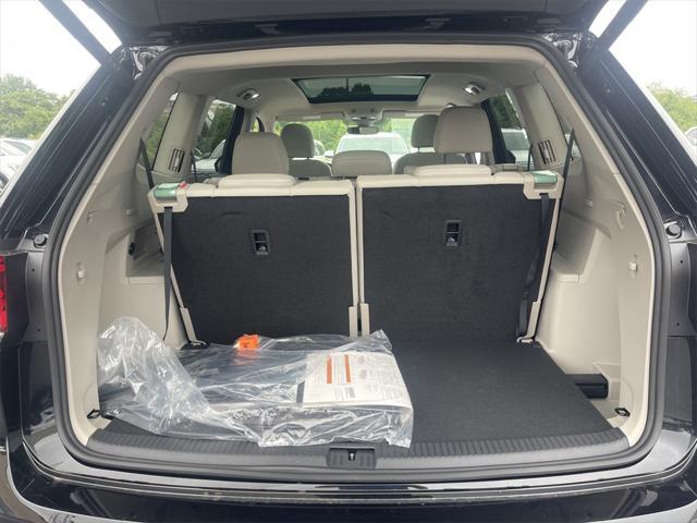 new 2025 Volkswagen Atlas car, priced at $45,061