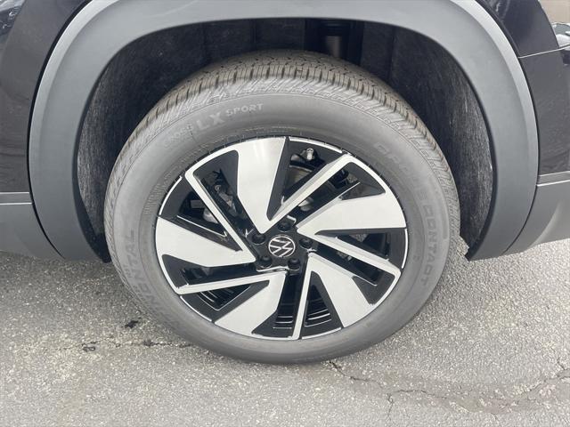 new 2025 Volkswagen Atlas car, priced at $45,061
