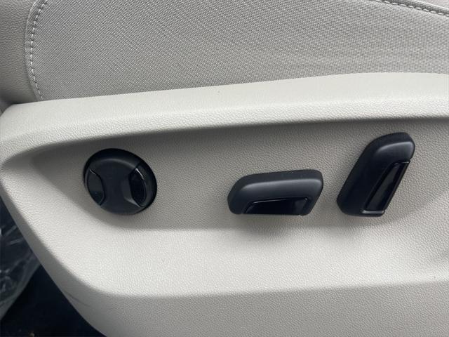 new 2025 Volkswagen Atlas car, priced at $45,061