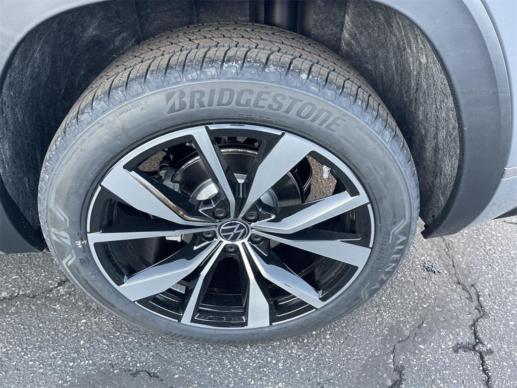 new 2026 Volkswagen Atlas Cross Sport car, priced at $53,926