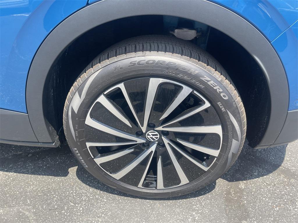 new 2025 Volkswagen ID.4 car, priced at $45,410