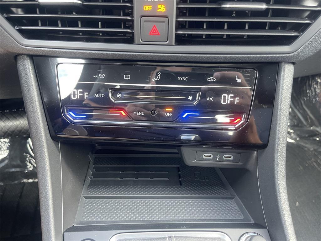 new 2025 Volkswagen Jetta car, priced at $27,104