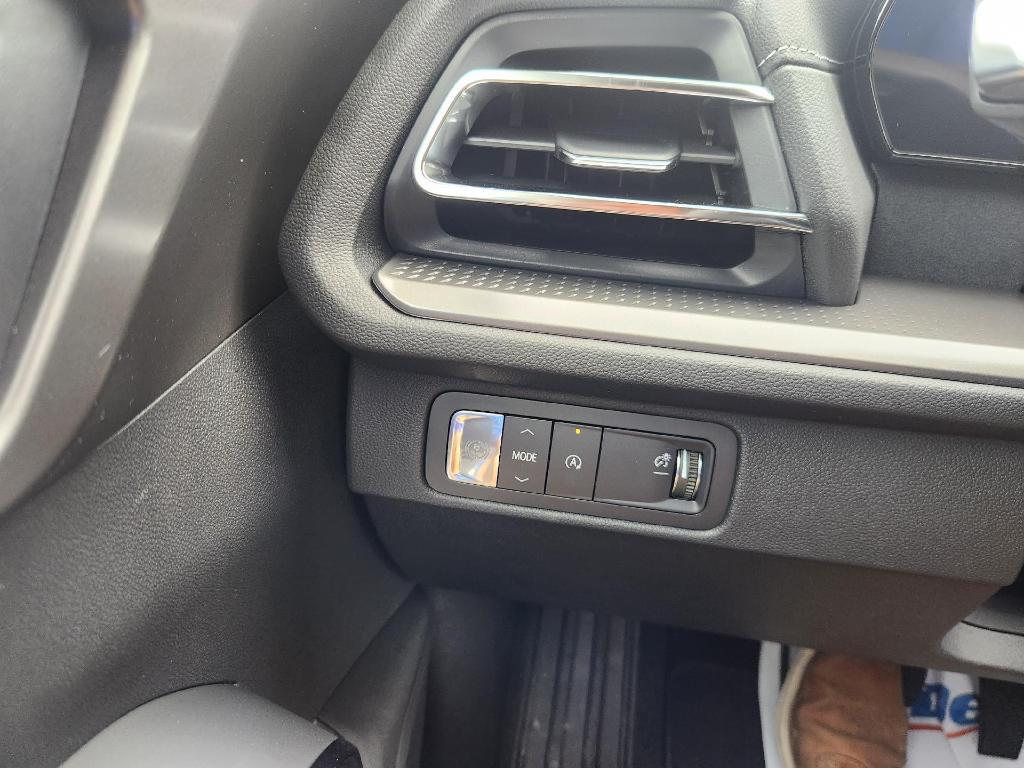 new 2026 Chevrolet Traverse car, priced at $43,814