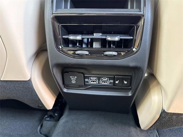 new 2025 Jeep Grand Cherokee car, priced at $46,689