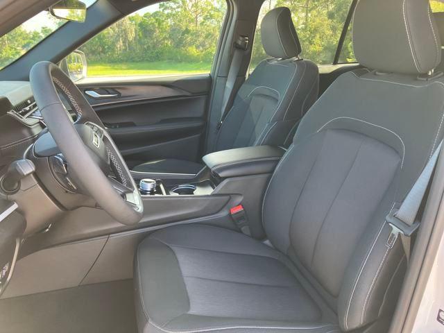 used 2025 Jeep Grand Cherokee car, priced at $32,888