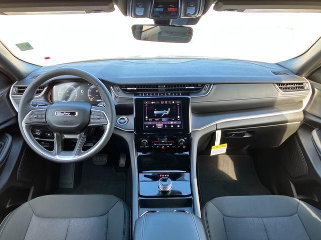 used 2025 Jeep Grand Cherokee car, priced at $32,888