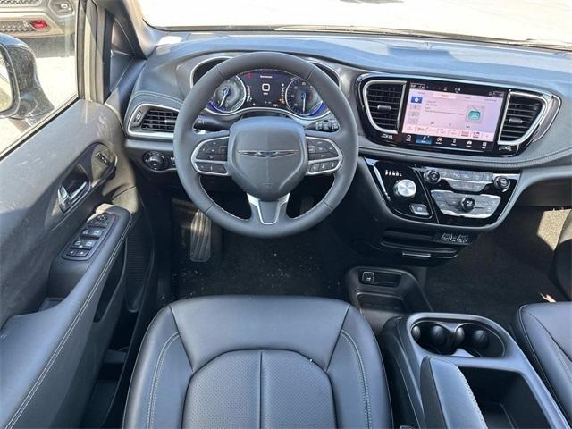 new 2025 Chrysler Pacifica car, priced at $45,259