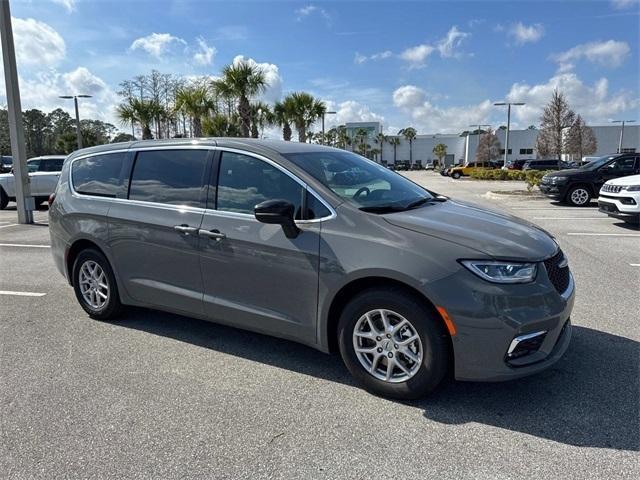 new 2025 Chrysler Pacifica car, priced at $48,415