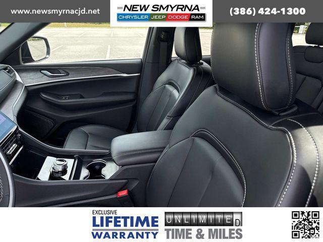new 2025 Jeep Grand Cherokee car, priced at $43,904