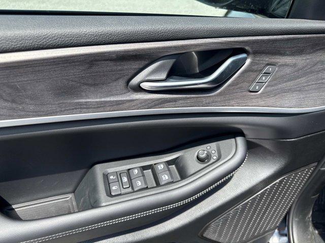 new 2025 Jeep Grand Cherokee car, priced at $43,904