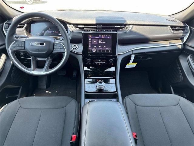 new 2025 Jeep Grand Cherokee car, priced at $33,657