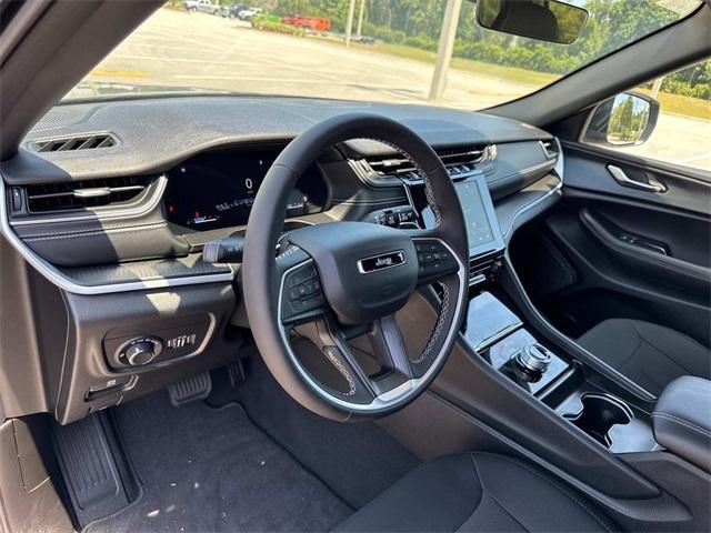 new 2025 Jeep Grand Cherokee car, priced at $33,657