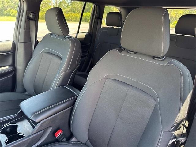 new 2025 Jeep Grand Cherokee car, priced at $33,657
