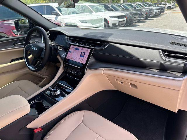 new 2025 Jeep Grand Cherokee car, priced at $46,181