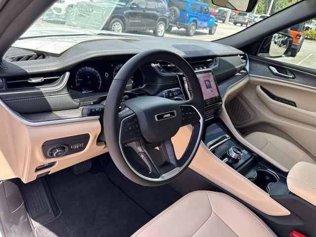 new 2025 Jeep Grand Cherokee car, priced at $46,181