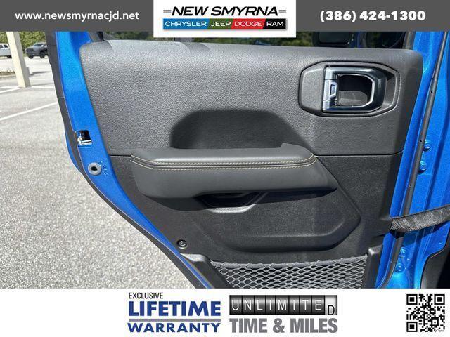 new 2025 Jeep Gladiator car, priced at $42,580