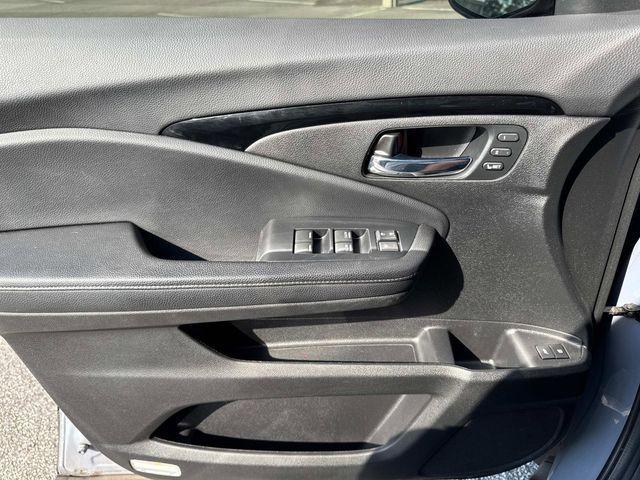 used 2022 Honda Pilot car, priced at $26,888