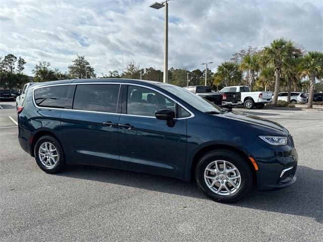 new 2025 Chrysler Pacifica car, priced at $42,163