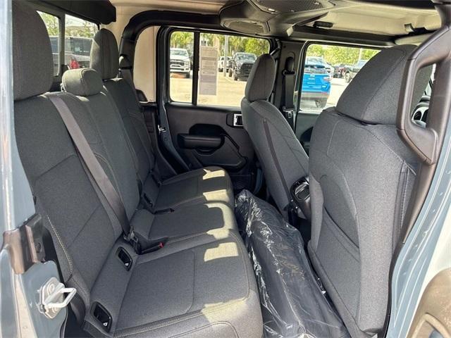 new 2025 Jeep Gladiator car, priced at $45,327