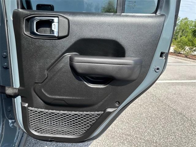new 2025 Jeep Gladiator car, priced at $45,327