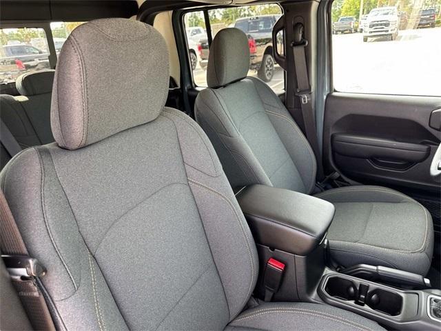 new 2025 Jeep Gladiator car, priced at $45,327